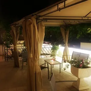 Garden House - Luxury - Overnight Only Pensión